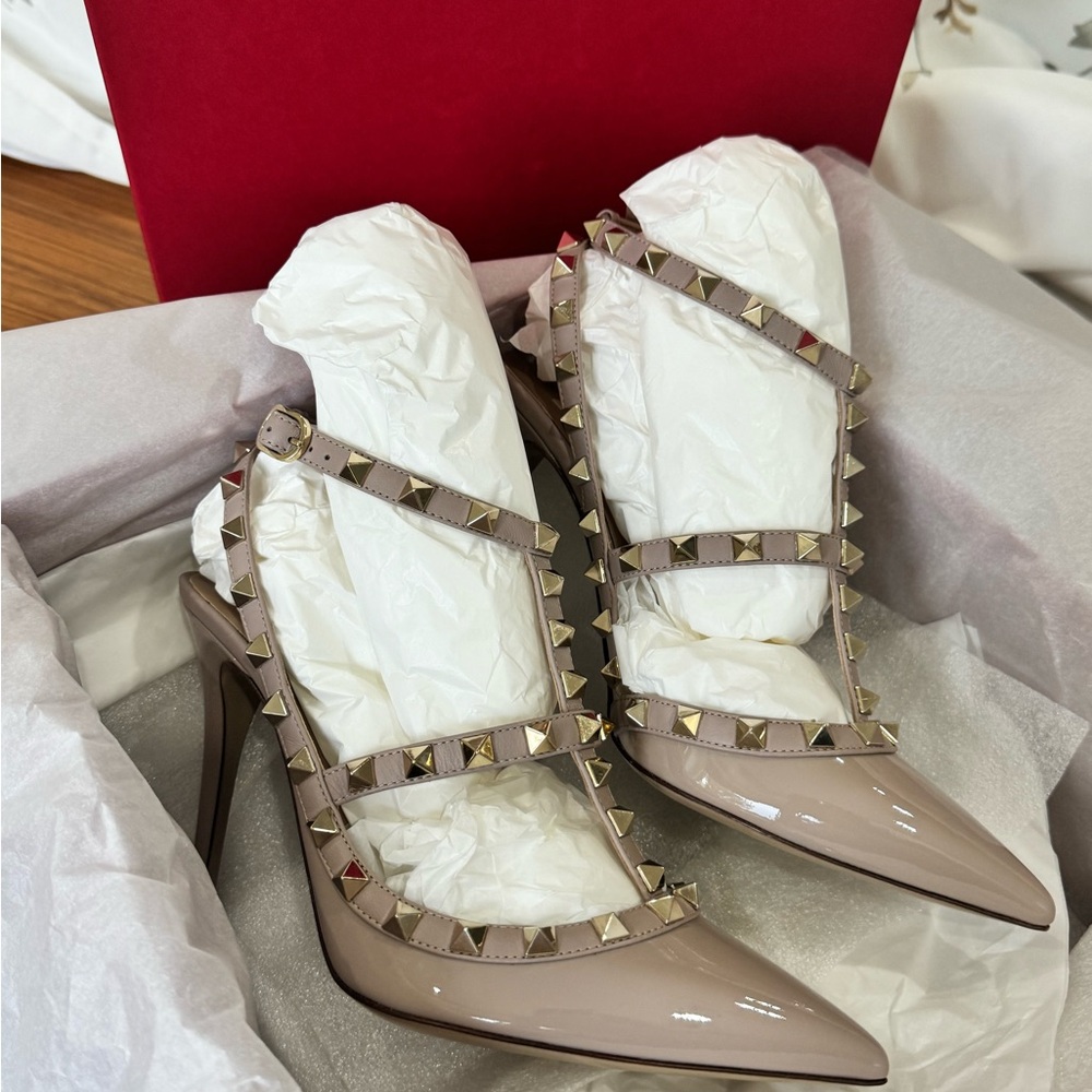 Brand new Valentino heels size 37.5